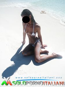 Sfiziosa in vacanza con un bikini strepitoso