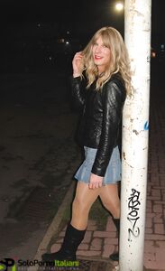 PUTTANE PROSTITUTE PER STRADA WHORES STREETS
