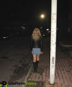 PUTTANE PROSTITUTE PER STRADA WHORES STREETS