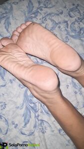 I piedi maturi della moglie del mio collega