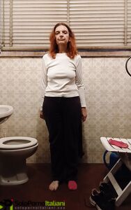 La preferite con le calze o con i piedi nudi?