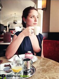 A DANIELA PIACE MOSTRARSI