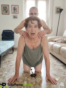 Mi inculo mia suocera di 80 anni