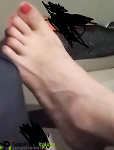 Piedi e tette di zia milf