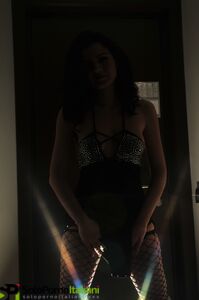 Mi piace farmi fotografare nuda ed eseguire ordini