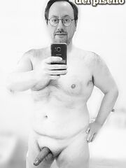 Calendario del pisello modello uomo nudo pene erezione