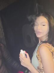 amiche porche incontrate al locale per scambisti
