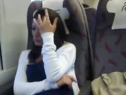 Studentessa in treno spiata da voyeur