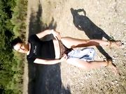Troietta filmata dal fidanzato nel parco
