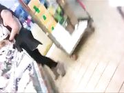 Milf italiana filmata al supermercato