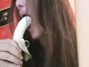 Lea Di leo succhia una banana