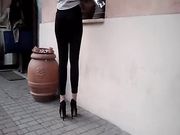 ragazza in leggings