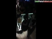 Ragazza italiana arrapata in discoteca