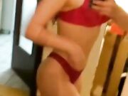 Selfie in intimo rosso teen italiana