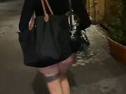 Martina Smeraldi fa la troia in pubblico