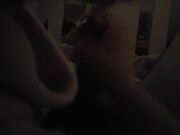 Mia moglie che si affoga mentre mi tira un pompino