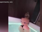 Wanda Nara relax in piscina