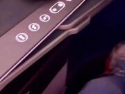 Bea si masturba nel bagno dell'aereo col dildo