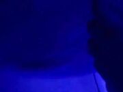 Bea si masturba nel bagno dell'aereo col dildo