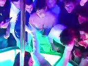 Martina Smeraldi masturbata dai fans SHOW DAL VIVO