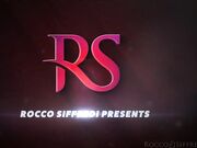 Rocco Siffredi scopa selvaggiamente Clara Mia