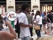 MILANO COPPIA SCOPA ALLA FINESTRA IN GALLERIA