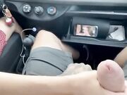 Sega il suo ragazzo in macchina mentre guida