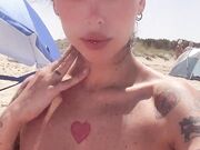 Yegola topless in spiaggia (Seguila su OF)