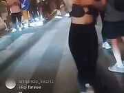 Ragazza albanese festeggia la vittori dell Roma