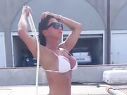 MILF ITALIANA BIKINI IN DOCCIA