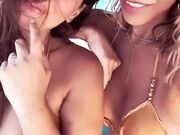 Vittoria Schisano Trans Italiana in bikini con amica