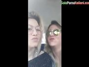 Ragazze italiane zoccole limonano in macchina