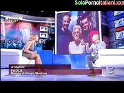 Barbara D'Urso upskirt in autoreggenti in tv