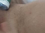 Guardatemi mentre mi masturbo con un deodorante