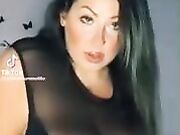Diciottenne con tette enormi TikTok