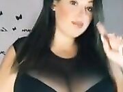 Diciottenne con tette enormi TikTok