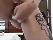 TEEN tatuata si masturba