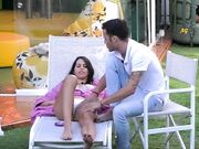 Antonella Massaggio hot con palpata di culo al GFVIP7