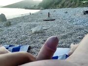 Mia moglie mi sega in spiaggia