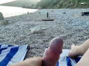 Mia moglie mi sega in spiaggia