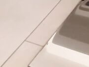 Pissing moglie POV