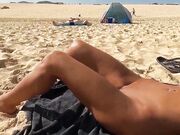 Moglie tettona sarda nudista in spiaggia