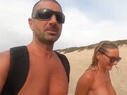 Riprende moglie in topless in spiaggia