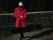 Moglie milanese esibizionista si masturba al parco