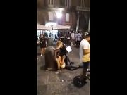 Scandalo in piazza San Domenico Maggiore a Napoli