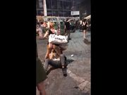 Nuovo scandalo a Napoli sesso orale in Piazza Bellini