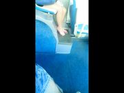 Voyeur in autobus filma piedini di una teen milanese