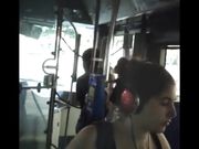 Ragazza tettona in autobus milanese