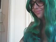 Ragazza Nerd in webcam che rutta