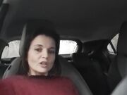HO TANTA VOGLIA - Milf italiana si masturba in auto C4